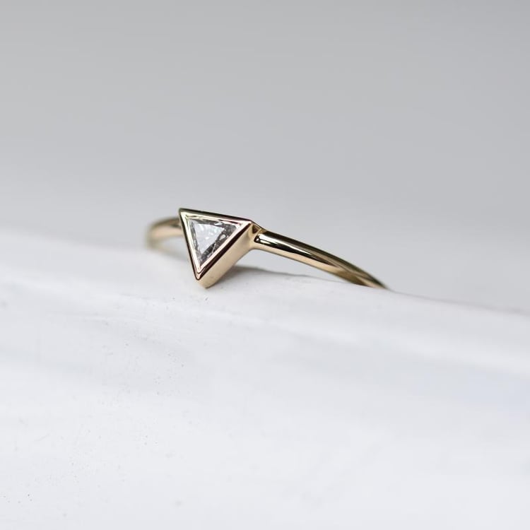 Zlatý prsteň s trillion diamantom 49119