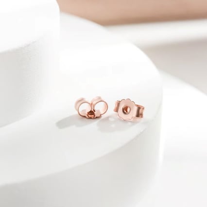 Náušnicové puzety z 18-karátového ružového zlata Lora