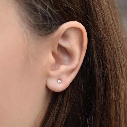 Strieborné minimalistické bezel náušnice s lab-grown diamantmi Viosa