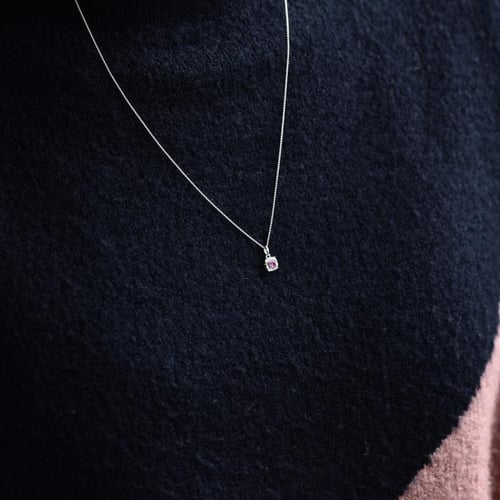 Zafírový halo prívesok s diamantmi Merritt