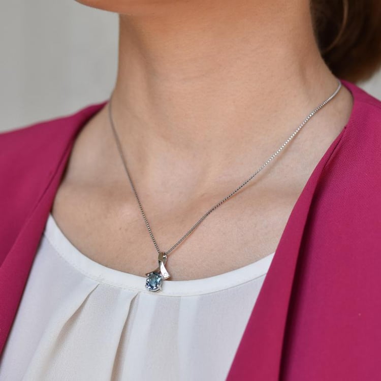 Náhrdelník s topásom 19800