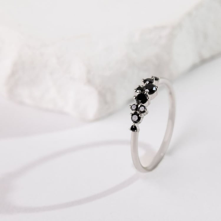 Cluster prsteň z bieleho zlata s čiernymi diamantmi Isolde 164408