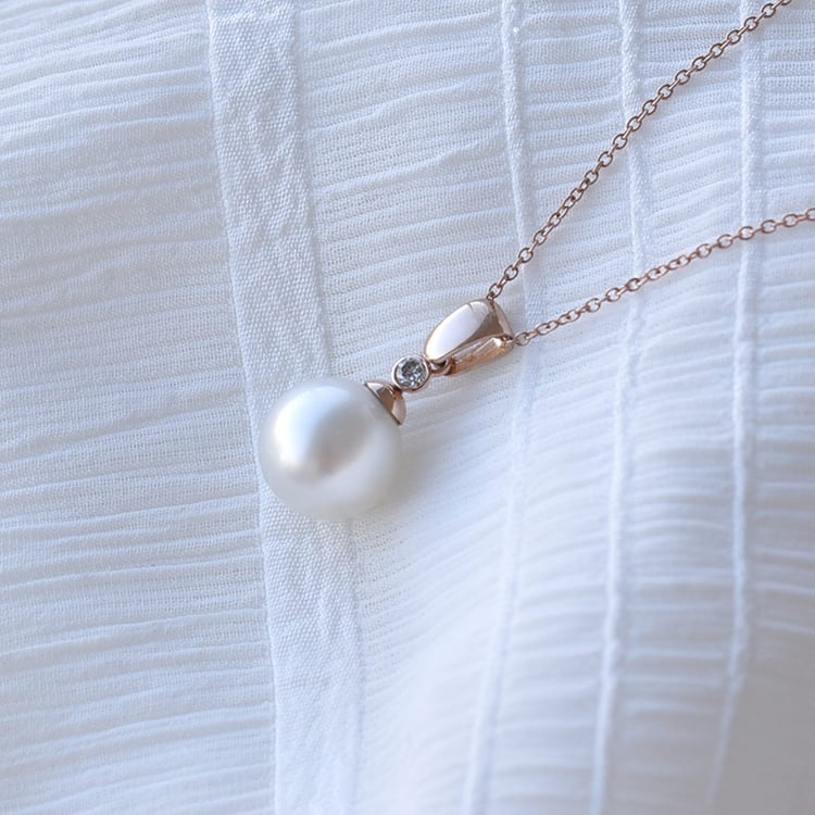 Perlový náhrdelník s diamantom 71185