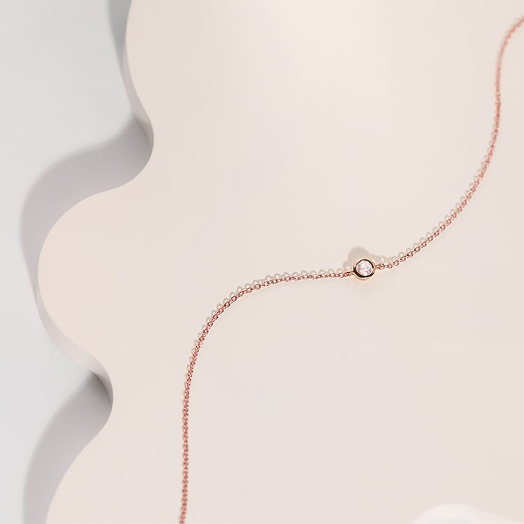 Strieborný minimalistický náramok s mesačným kameňom Lepio 153299