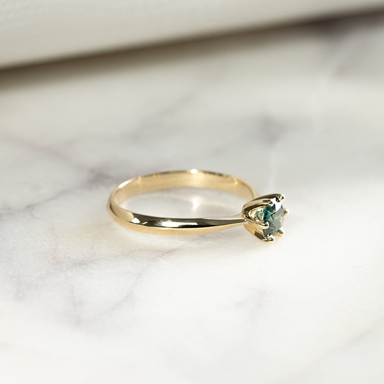 Zlatý zásnubný prsteň s modrým diamantom Iravan 132423