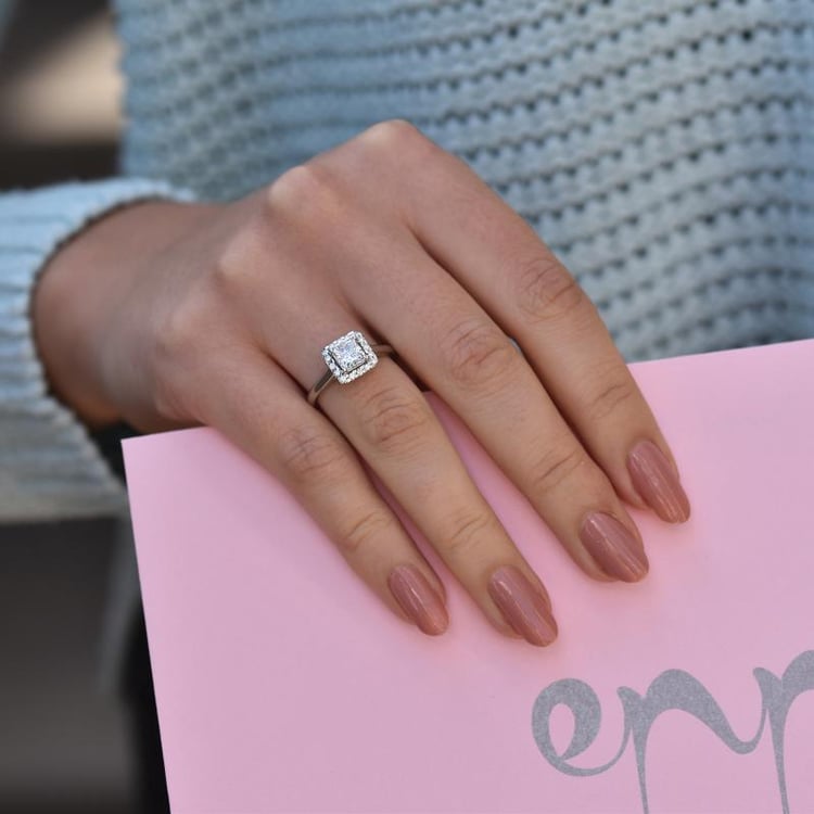 Platinový zásnubný prsteň 38050