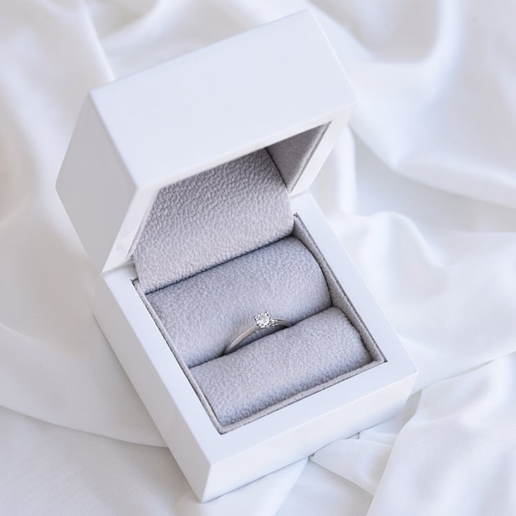 Diamantový prsten z bieleho zlata 84792