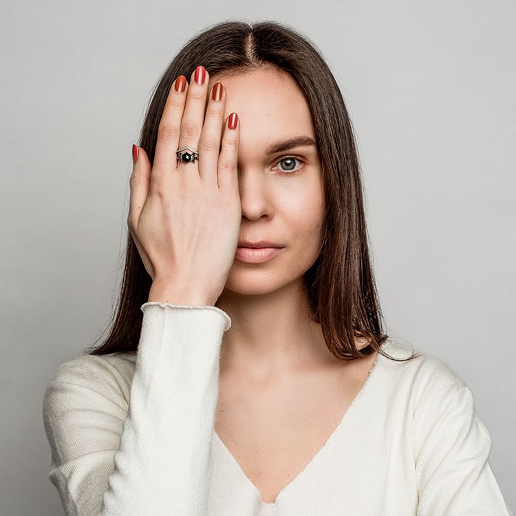 Prsteň s hexagon salt and pepper diamantom a marquise diamantmi Evie 97140