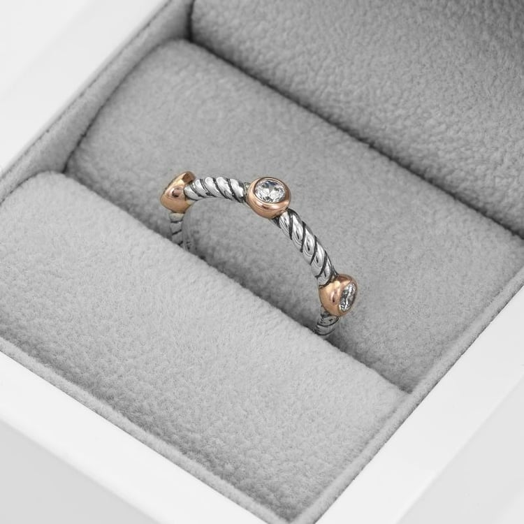 Prsteň s tromi zirkónmi 51808