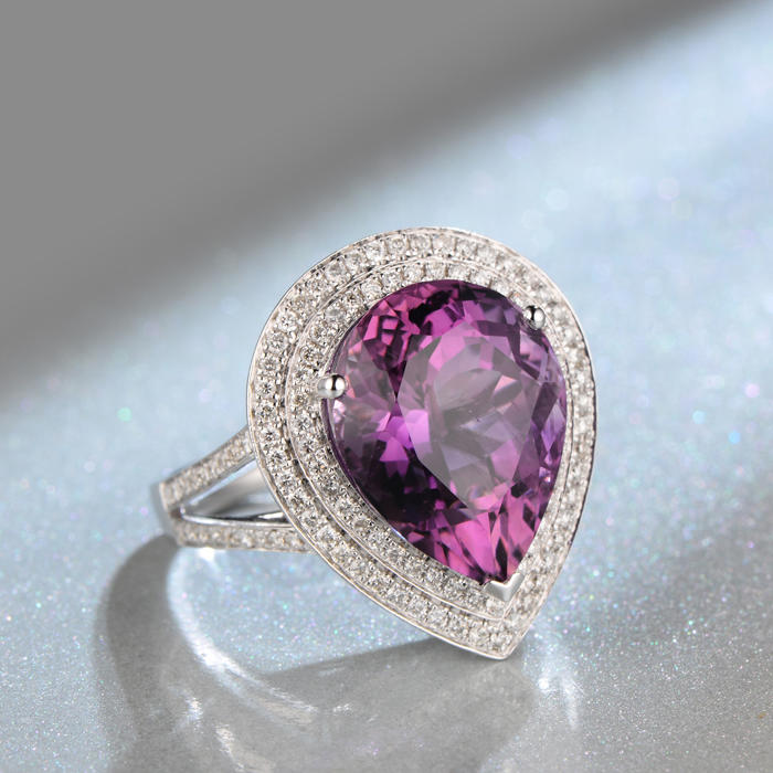 Zlat prsteň s ametystom a diamantmi 8554