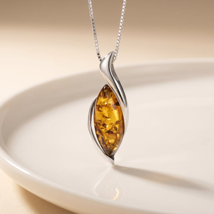 Strieborný prívesok s jantarom Lara 166737