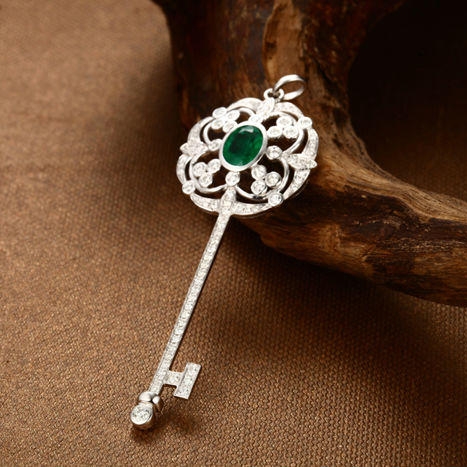 Zlatý kľúčik so smaragdom 2503