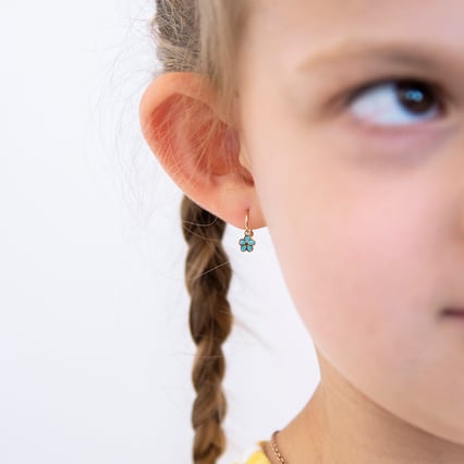 Zlaté detské náušnice s modrými kvietkami Keeley