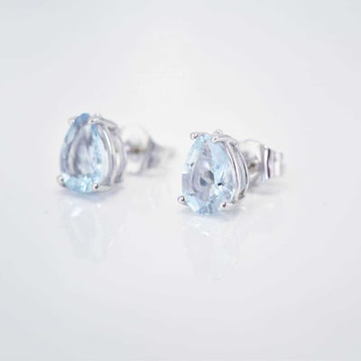 Zlaté náušnice s akvamarínmi