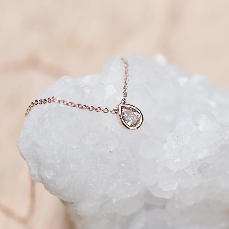 Zlatý náhrdelník s pear certifikovaným diamantom 48949