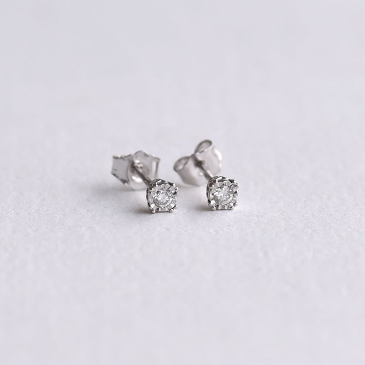 Minimalistické bezel náušnice s moissanitmi Bally 105144