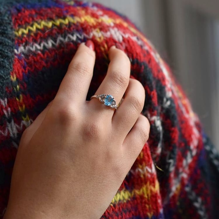 Zlatý prsteň so švajčiarskym topásom a diamantmi 106892