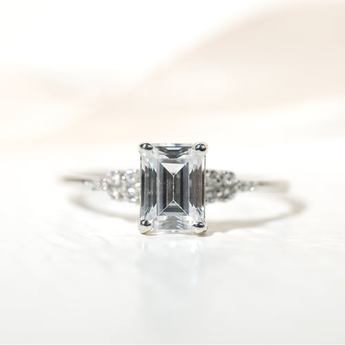 Zásnubný prsteň s emerald moissanitom Sade