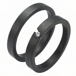 Ploché karbónové svadobné obrúčky s diamantom Jammu