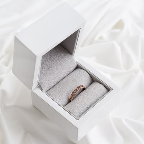 Romantický eternity prsteň s diamantmi Acacia