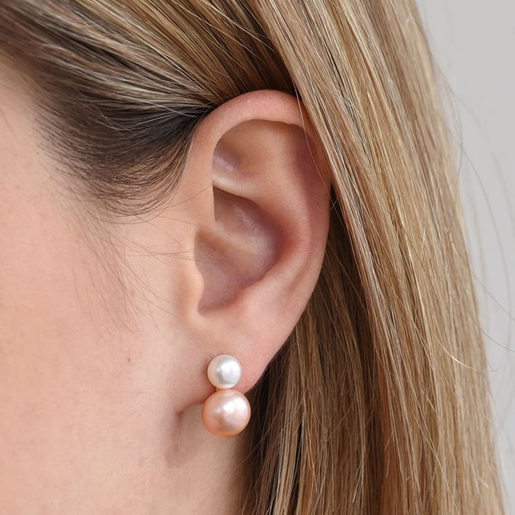 Náušnice s bielymi a broskyňovými perlami zo striebra 83239