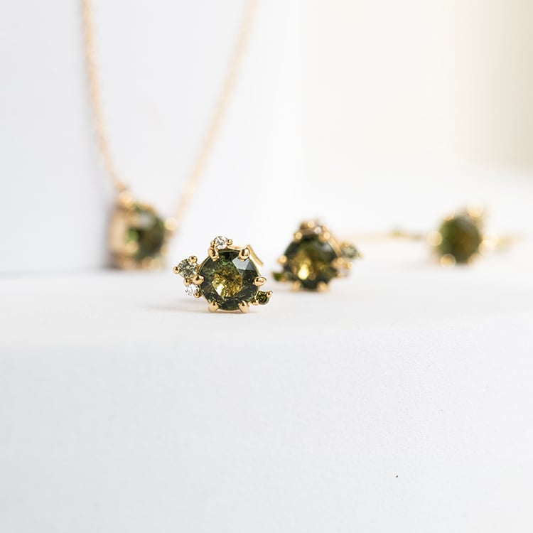 Cluster kolekcia šperkov s vltavíny, zafíry a diamantmi Odette 144014