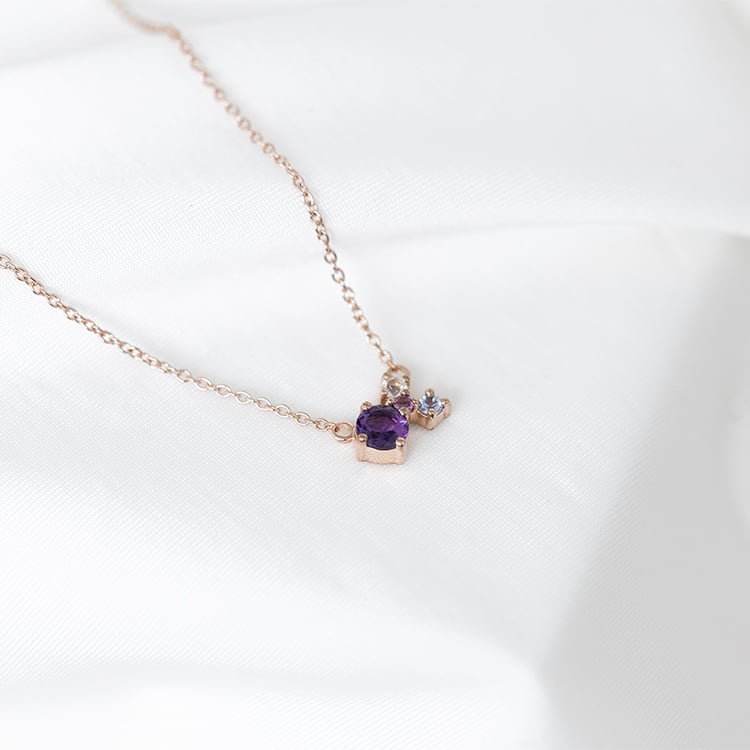 Strieborný cluster náhrdelník s ametystom a drahokamami Millie 131067