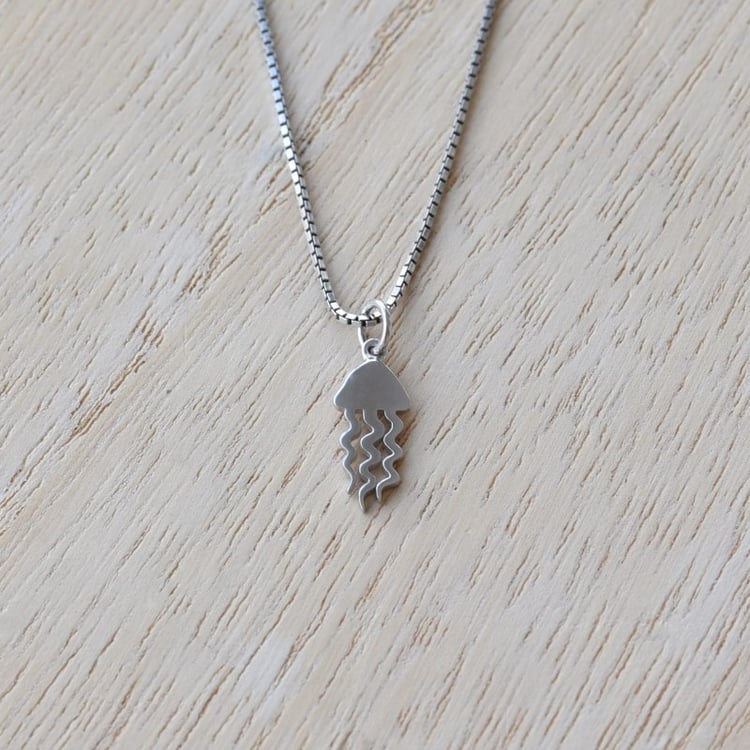 prívesok v tvare medúzy 67191