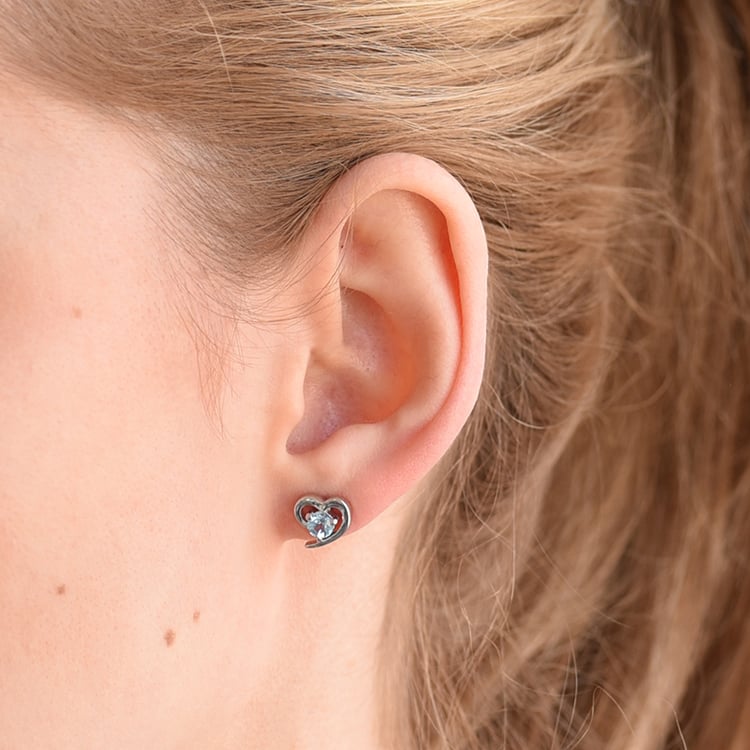 Strieborné náušnice v tvare srdca s topaz 59149
