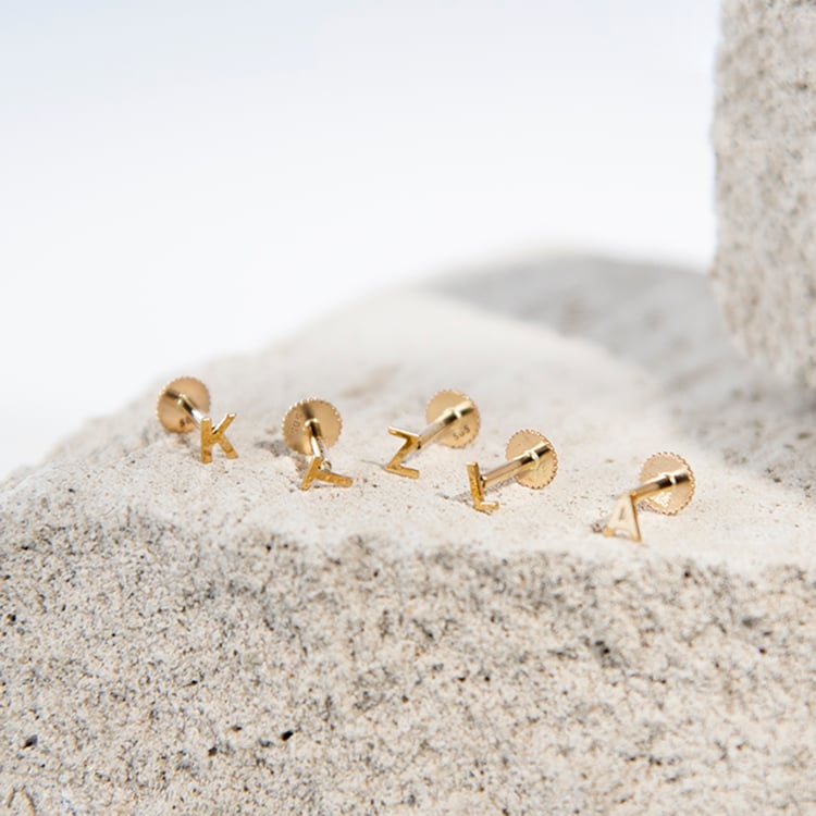 Zlatá náušnica s písmenom Alfabet 107939