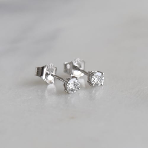 Náušnice s výberom karátovej váhy lab-grown diamantov Marget