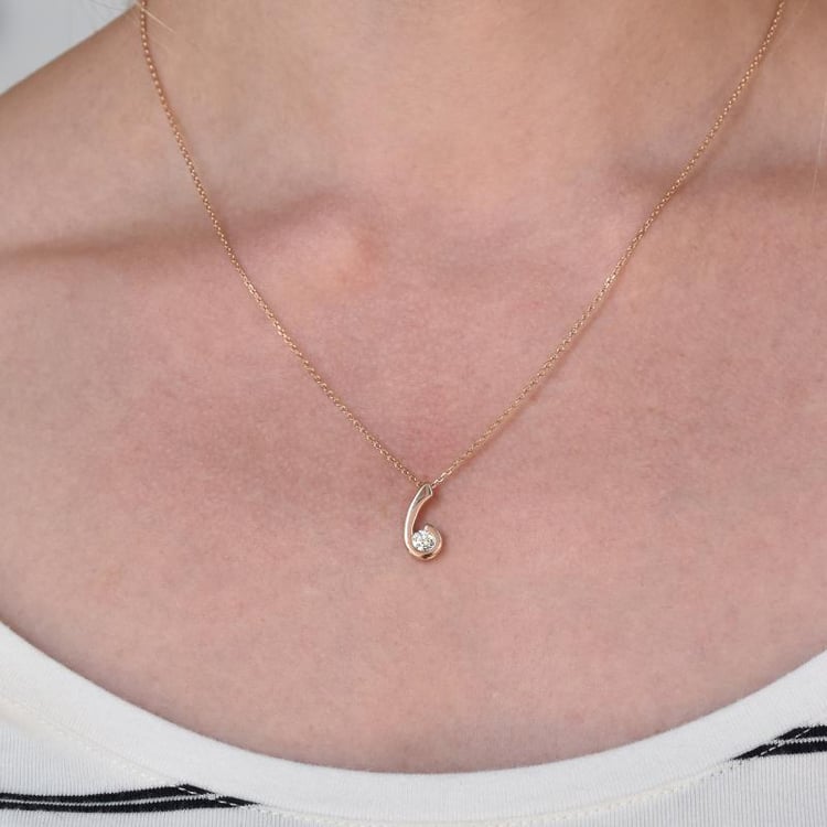 Jemná diamantová elegancia v zlatom náhrdelníku 22894