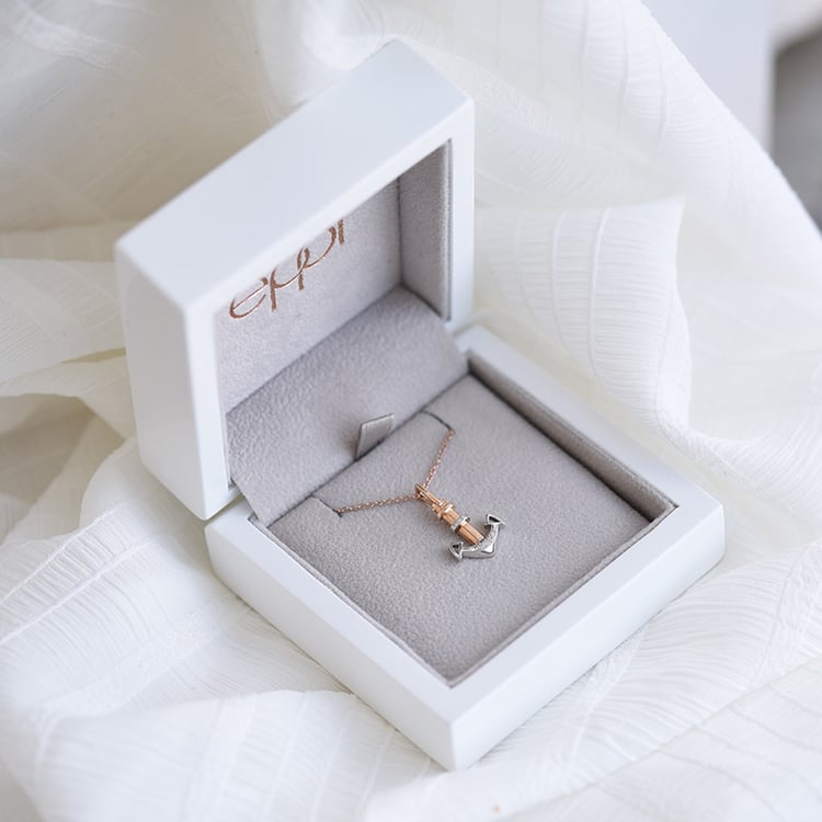 Strieborný prívesok kotva s lab-grown diamantmi Anchore 104284