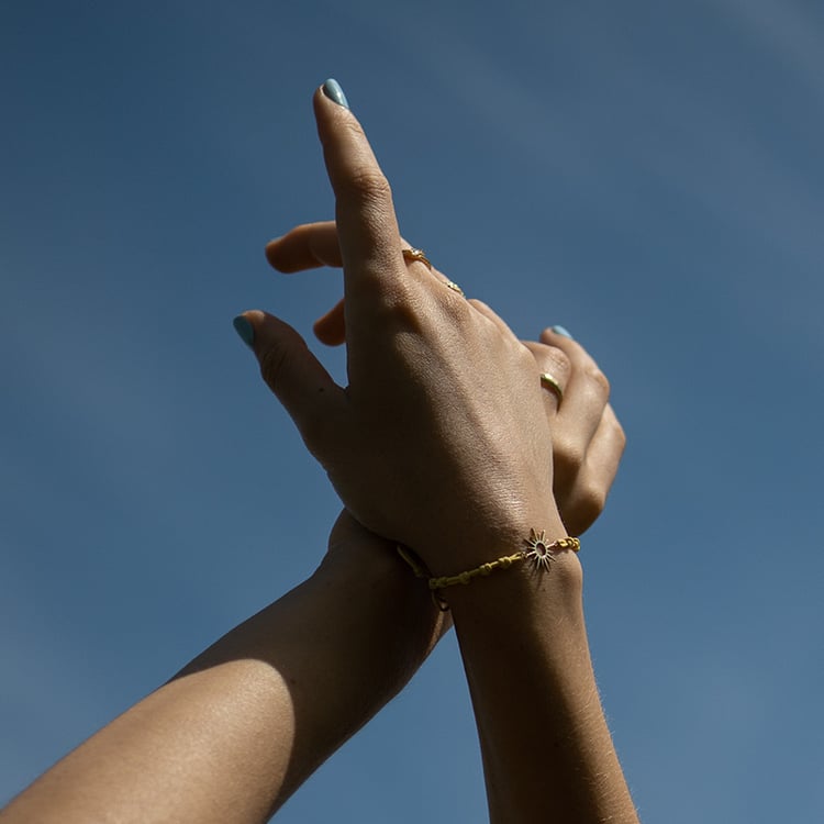 Povrázkový náramok so slnkom Soleil 108804