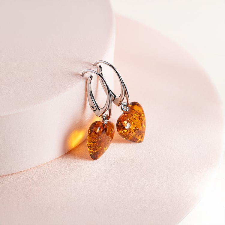 Strieborná kolekcia s jantármi v tvare srdca Artu 150521