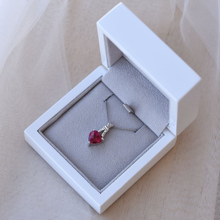 Prívesok v tvare srdca s rubínom 66282