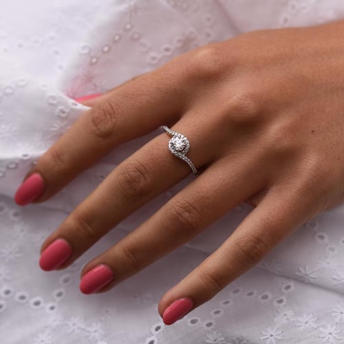 Elegantný zásnubný prsteň s moissanitom a lab-grown diamantmi Emmalyn