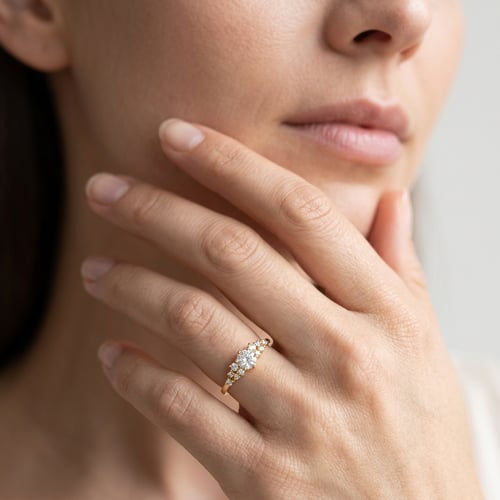 Romantický zásnubný prsteň s lab-grown diamantmi Donell