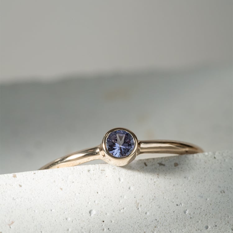 Zlatý minimalistický prsteň s tanzanitom Kathleen 119851