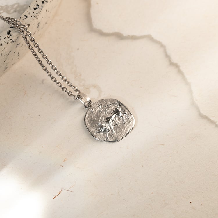 Zlatý prívesok so symbolmi znamenia zverokruhu 143648