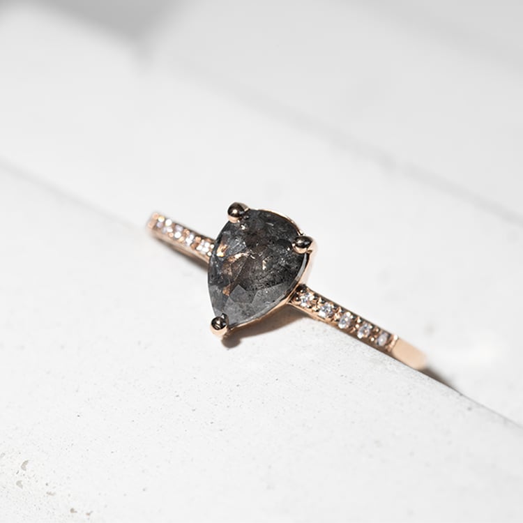 Set prsteňov so salt and pepper diamantom a lab-grown diamantmi Munro 128291