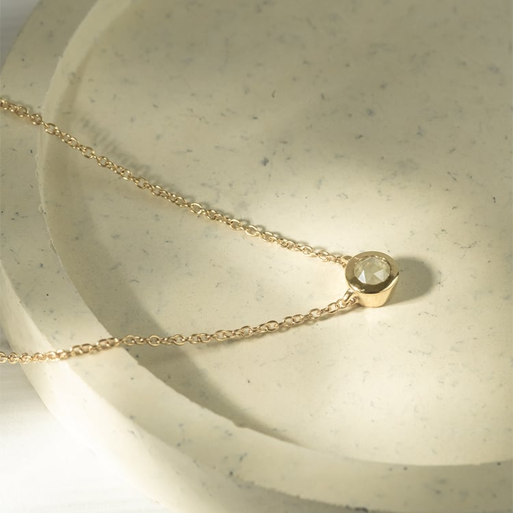 Jemný náhrdelník so salt and pepper diamantom Vieny 120802