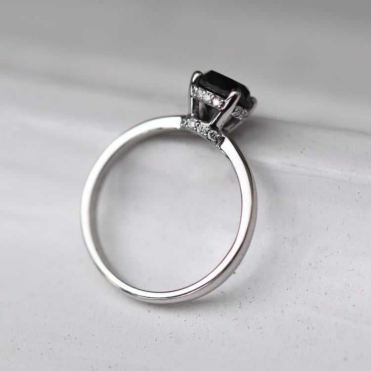 Zlatý zásnubný prsteň s diamantmi 48692