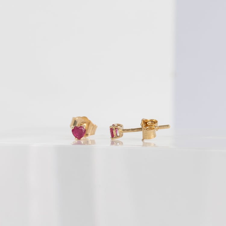 Náušnice s rubínovými srdiečkami Ashley 124545