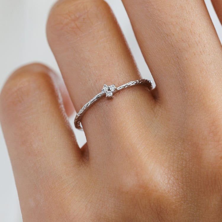 Strieborný diamantový prsteň s tepaným povrchom Milan 157787