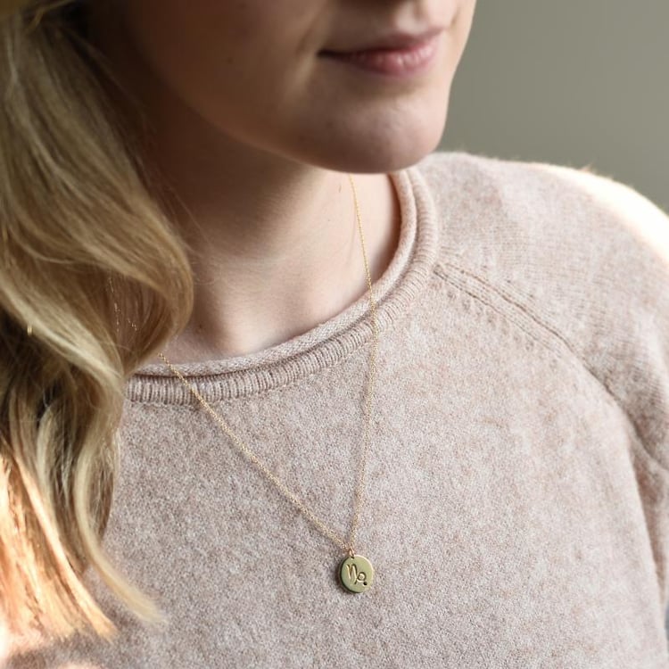 Prívesok s granátom Kozorožec 51586