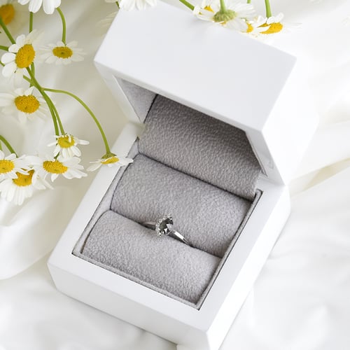 Zásnubný prsteň s marquise salt and pepper diamantom Susi