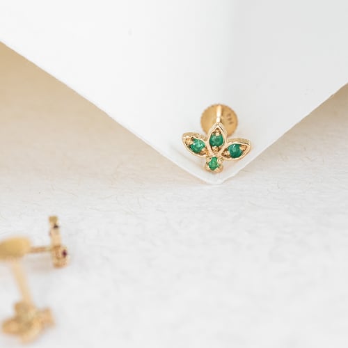 Zlatá piercing náušnica so smaragdmi Ciera
