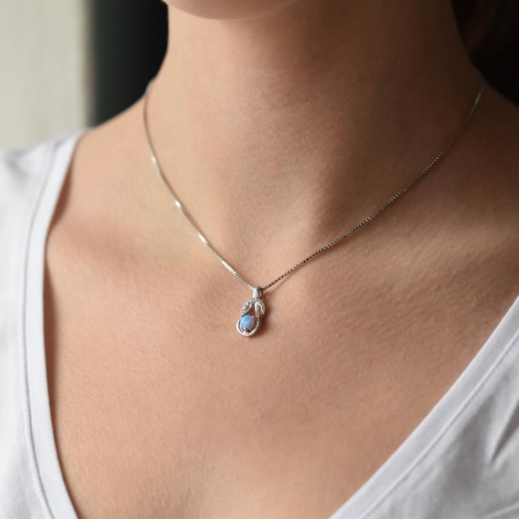 Strieborný prívesok s opálom 3505