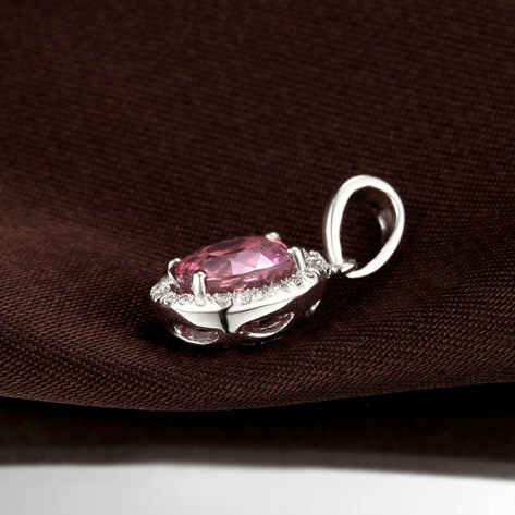Prívesok s tumralínom a diamantmi z bieleho zlata 2141